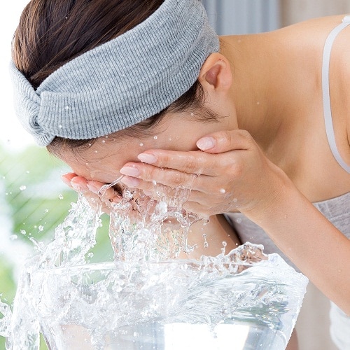 朝の洗顔どうしてる？水・お湯だけでもいい？ 朝の洗顔のポイント