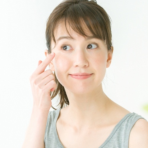目もとの気になる乾燥小ジワ、原因とケア方法